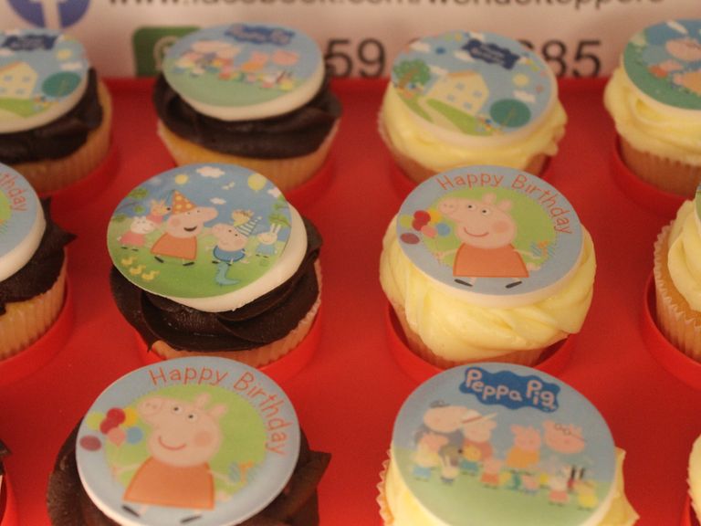 Cake toppers peppa pig